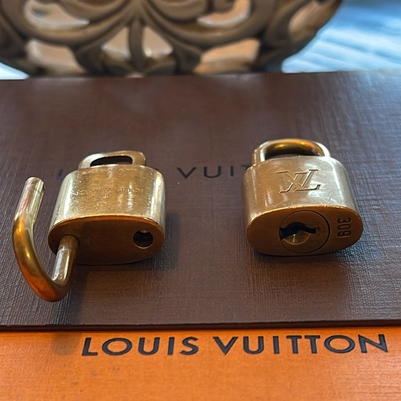 Lot of 2 Authentic Louis Vuitton Locks & 1 key set #309 - Picture 5 of 7
